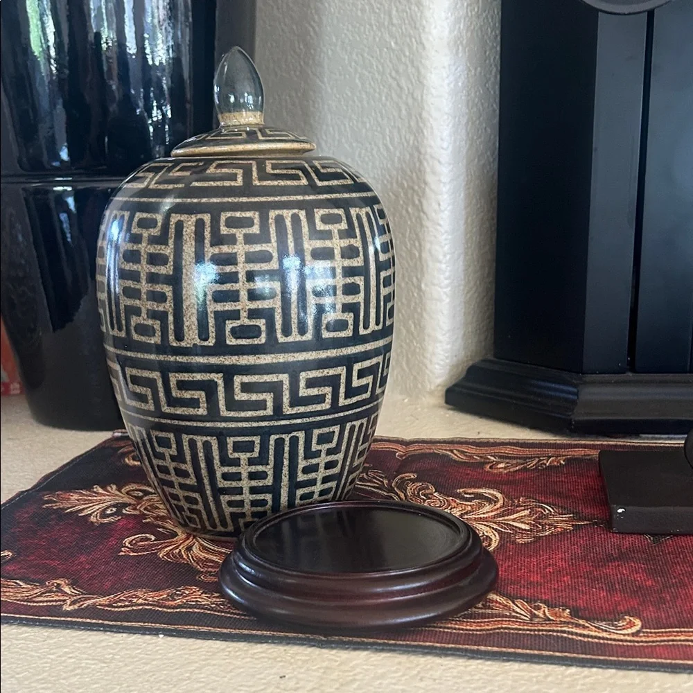 Elegant Black and Gold Patterned Vase - Picture 6 of 7